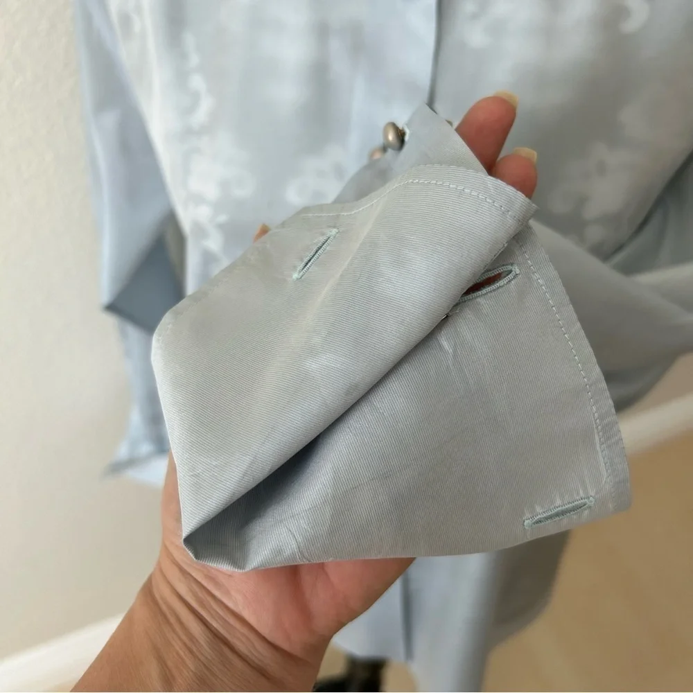 Chanel women Dress Shirt 34 pale blue gray Pearl Button 100%Silk Made in France